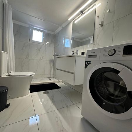 Natalie'S Apartments มากรี ภายนอก รูปภาพ